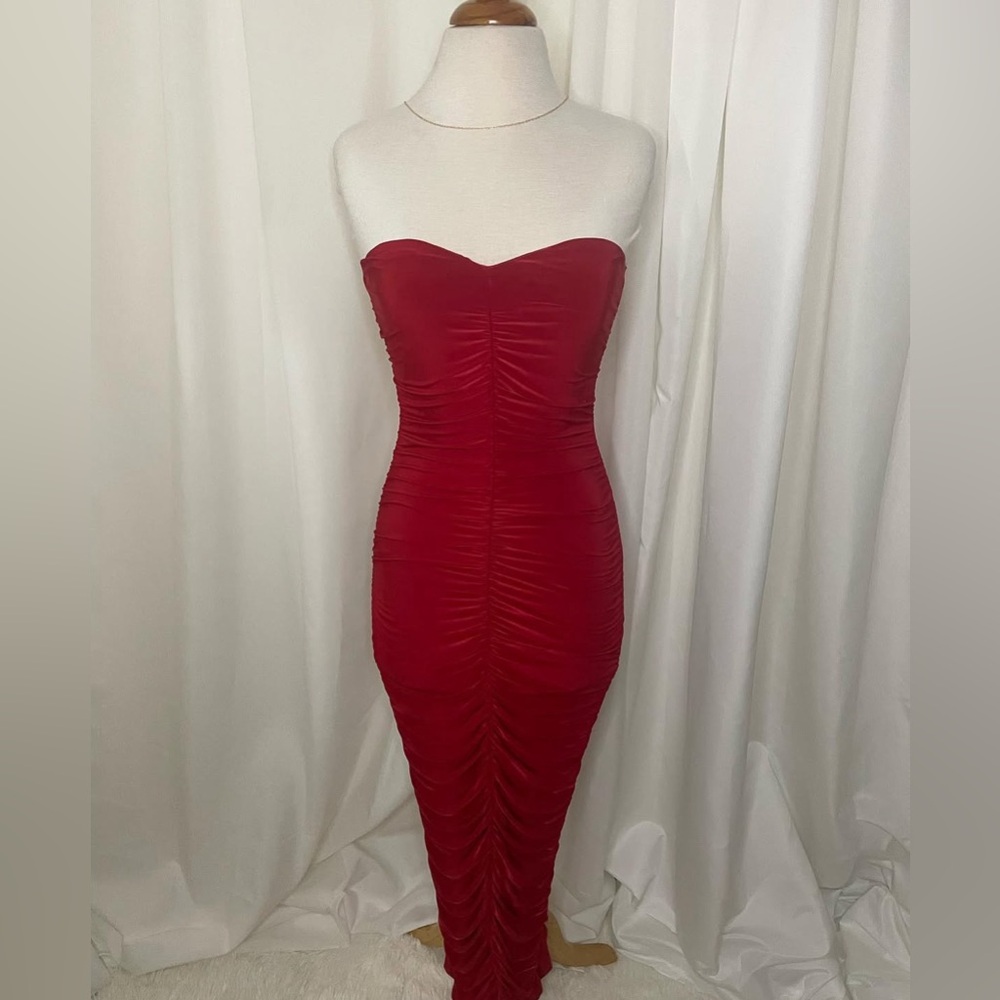 Elegant Red Strapless Dress
